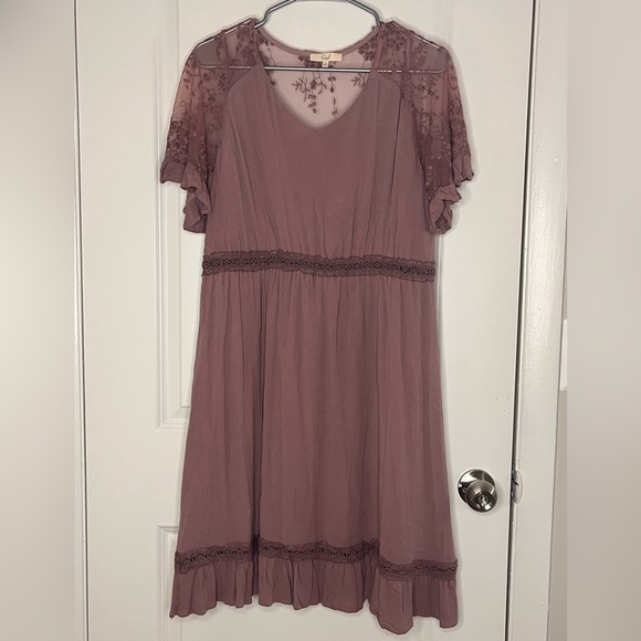 Easel Dress - Picture 1 of 3